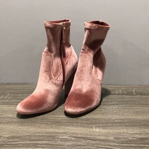 Steve Madden never worn velvet blush pink boots